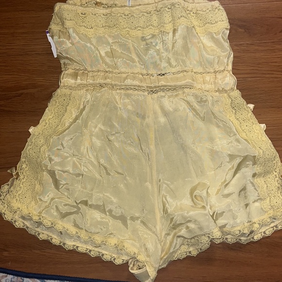 Urban Outfitters yellow romper - Picture 5 of 6